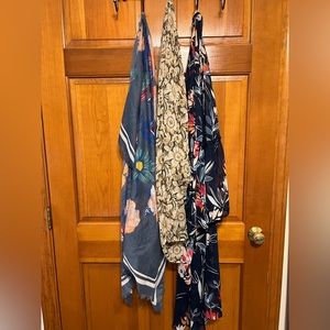 Lot of 3 floral Kimono’s